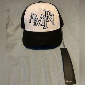 Amiri Black on White Trucker Hat NEW!
OS (Adjustable size)